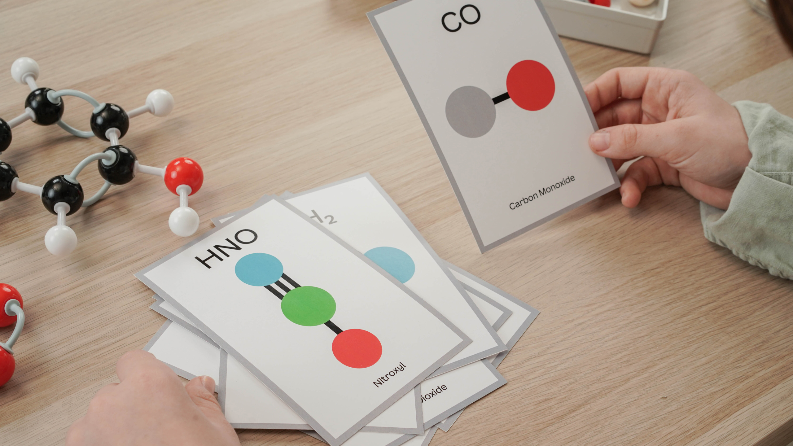 The Flashcard Lie: Is Your "Perfect" Study Habit Making You a Worse Thinker?